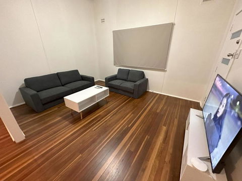 Private 1 Bedroom Apartment With Fenced Yard - Accommodation Brisbane 3
