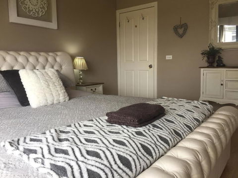 Private Bedroom In Modern Farm Homestead - Accommodation Brisbane 0