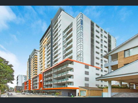 Private Room With Shared Washroom Only In 3bhk Apartment - Accommodation Brisbane 0
