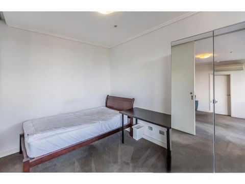 Private Room With Shared Washroom Only In 3bhk Apartment - Accommodation Brisbane 1