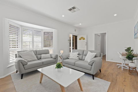 Quiet 2-Bed Retreat With Private Courtyard - Accommodation Brisbane 0