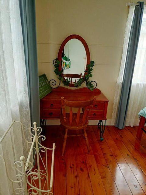 Quiet Private Central Cozy 3bdrm FREE Parking - Accommodation Brisbane 3