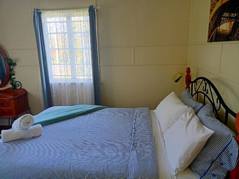 Quiet Private Central Cozy 3bdrm FREE Parking - Accommodation Brisbane 1