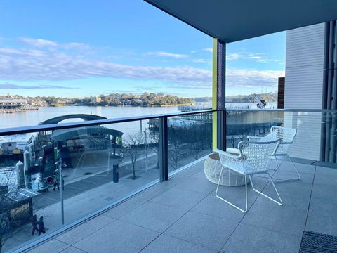 RARE Luxury Waterfront Living - Accommodation Brisbane 1