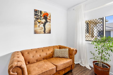 Raven Studio Griffin - Accommodation Brisbane 2