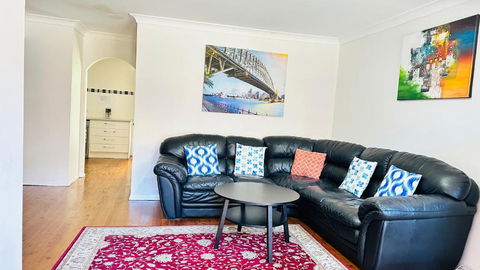 Quiet Family Townhouse In Wollongong CBD - Accommodation Brisbane 0