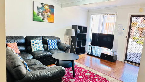 Quiet Family Townhouse In Wollongong CBD - Accommodation Brisbane 1