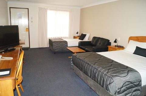 Asters On James Motor Inn - Accommodation Brisbane 0