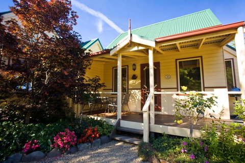 Autumn Abode Cottages - Accommodation Brisbane 1