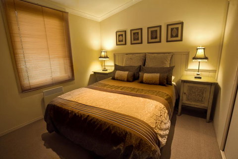Autumn Abode Cottages - Accommodation Brisbane 3