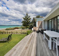 Azure Absolute Beachfront - Pet Friendly - Accommodation Brisbane
