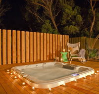 Azure Beach Retreat - Spa Luxury - Accommodation Brisbane