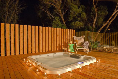 Azure Beach Retreat - Spa Luxury - Accommodation Brisbane 0