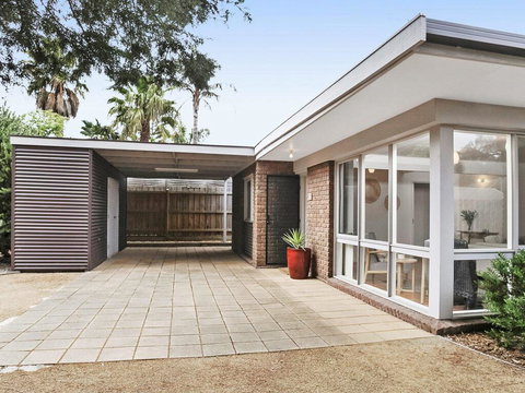 Backyard Bliss - Accommodation Brisbane 0