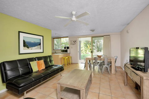 Baden 35 - Rainbow Shores, Walk To Beach, Pools, Tennis Court - Accommodation Brisbane 0