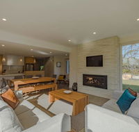 Baileys Beach House - Accommodation Brisbane