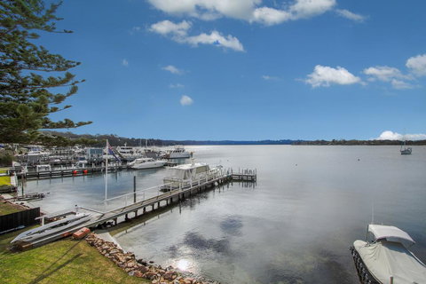 Bancroft Bay Frontage - Accommodation Brisbane 3