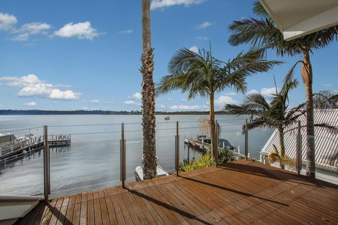 Bancroft Bay Frontage - Accommodation Brisbane 1