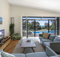 Barefoot Bungalow - Castaways Beach - Accommodation Brisbane