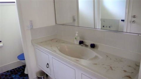 BARRELS AT BOOMERANG - Accommodation Brisbane 1