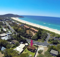 BARRELS AT BOOMERANG - Accommodation Brisbane