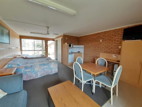 Bayview Motor Inn - Accommodation Brisbane 3