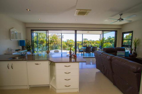 Baywatch 3 - Accommodation Brisbane 1