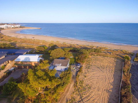 Beach Cottage In The Heart Of Mandurah - Accommodation Brisbane 1