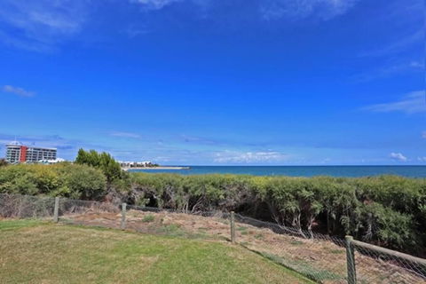 Beach Cottage In The Heart Of Mandurah - Accommodation Brisbane 3