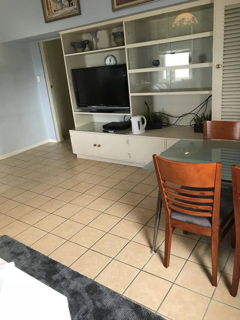 Beach Hotel - Accommodation Brisbane 3