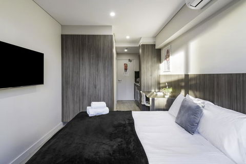 BEACH LOCATION STUDIO // CLOVELLY 1 - Accommodation Brisbane 3
