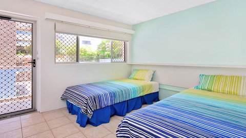 Beachcomber Unit 4,- Beachside Unit - - Accommodation Brisbane 3