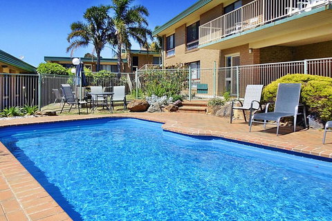 BEACHCOMBER1 - Accommodation Brisbane 0