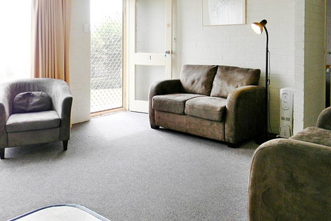 BEACHCOMBER1 - Accommodation Brisbane 3