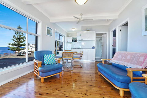 Beachcomer, Unit 1 - The Entrance, NSW - Accommodation Brisbane 3