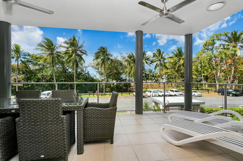 Beachfront Apartment With Ocean Views (4) - Accommodation Brisbane 0