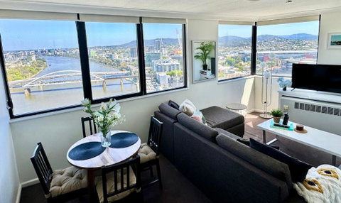 RiverView CBD Apartment Level 22 - Accommodation Brisbane 0