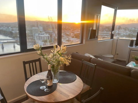 RiverView CBD Apartment Level 22 - Accommodation Brisbane 1