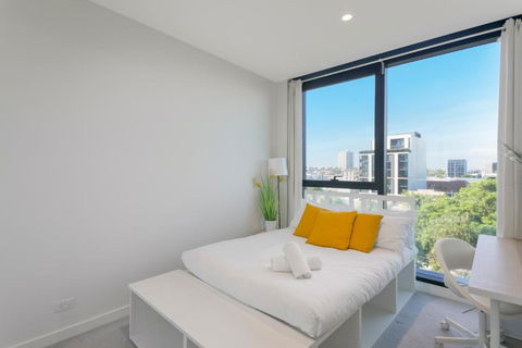 REST COLLECTION One Bedroom Apartment With Study - Accommodation Brisbane 1