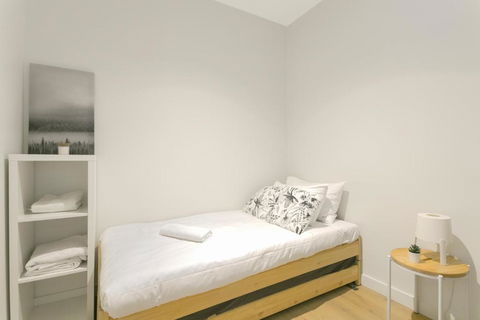 REST COLLECTION One Bedroom Apartment With Study - Accommodation Brisbane 3