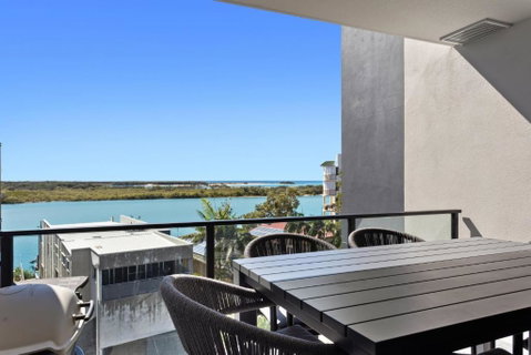 Riverfront 2-Bed With Pool, Sauna, Gym & Views - Accommodation Brisbane 1