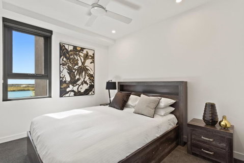Riverfront 2-Bed With Pool, Sauna, Gym & Views - Accommodation Brisbane 2