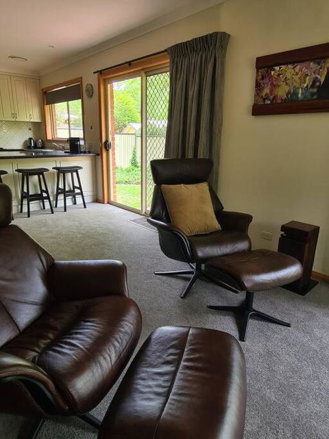 REDGUM RETREAT BRIGHT - Luxury Spa Villa - Accommodation Brisbane 0