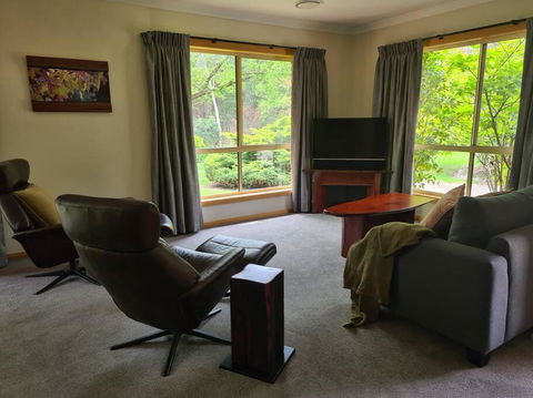 REDGUM RETREAT BRIGHT - Luxury Spa Villa - Accommodation Brisbane 2