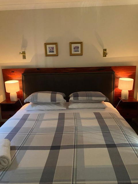 REDGUM RETREAT BRIGHT - Luxury Spa Villa - Accommodation Brisbane 1