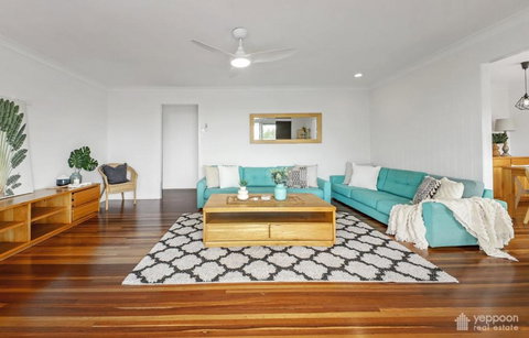 RELAX @48 CLOSE TO BEACH Sleeps 7 - Accommodation Brisbane 3