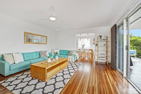 RELAX @48 CLOSE TO BEACH Sleeps 7 - Accommodation Brisbane 2