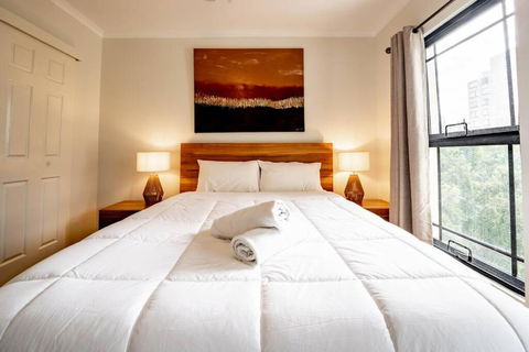Relax In 2B2B Chateau Near UQ With Parking+Balcony - Accommodation Brisbane 2