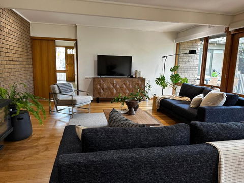 Relaxed And Stylish -self Check In, Secure Parking - Accommodation Brisbane 0