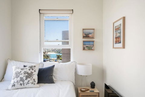Relaxed Coogee Coastal Living With Ocean Views - Accommodation Brisbane 0
